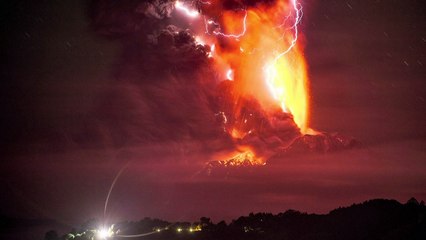 El volcán Calbuco despierta y alerta a Chile