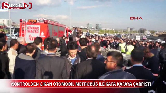 Otomobil, metrobüsle kafa kafaya çarpıştı!