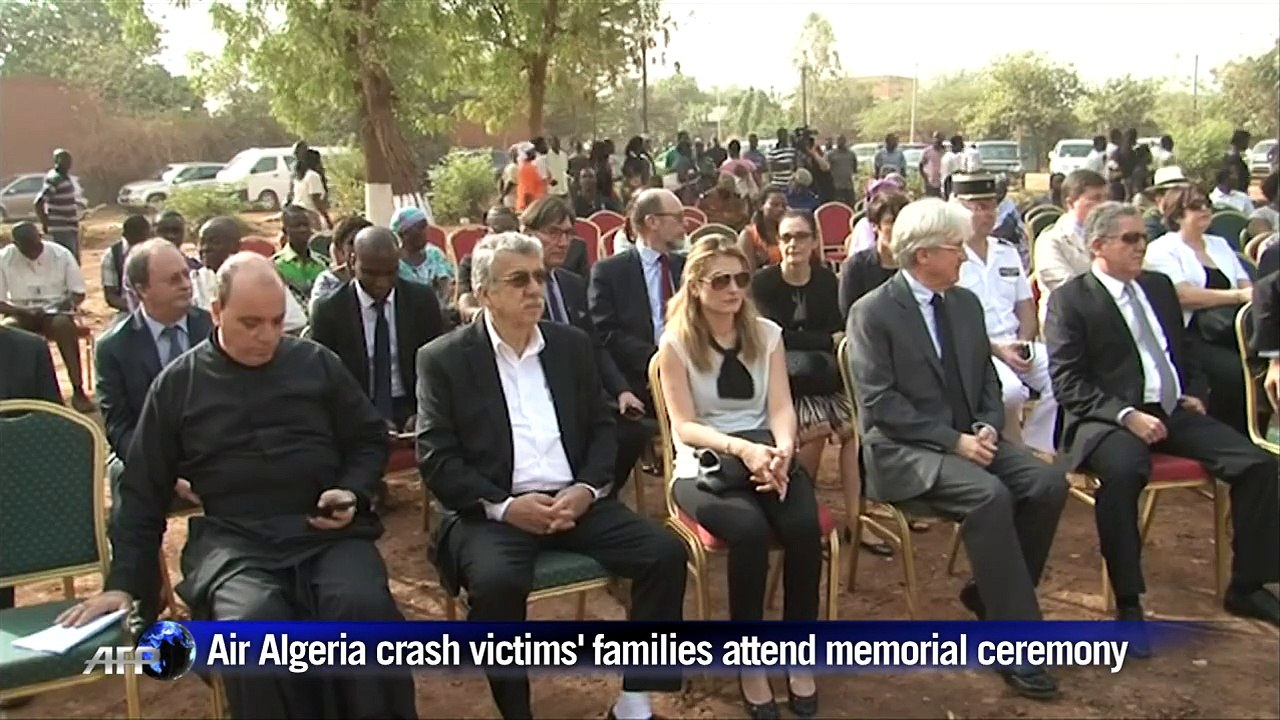 Victims' families attend Air Algeria flight mem...