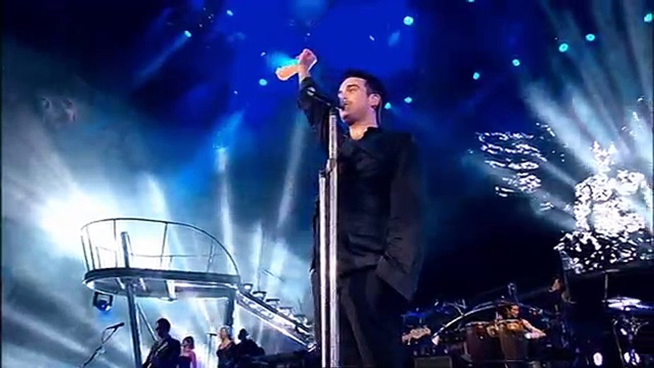 Robbie Williams - Angels ( Live at Knebworth )