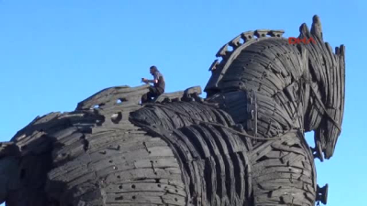 Çanakkale - Truva Atı Üstünde Tehlikeli Gösteri