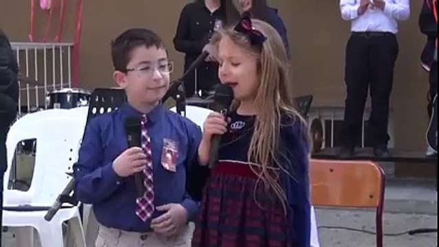 Şiir Okurken Gülme Krizine Giren Minik Öğrenci Güldürdü:)