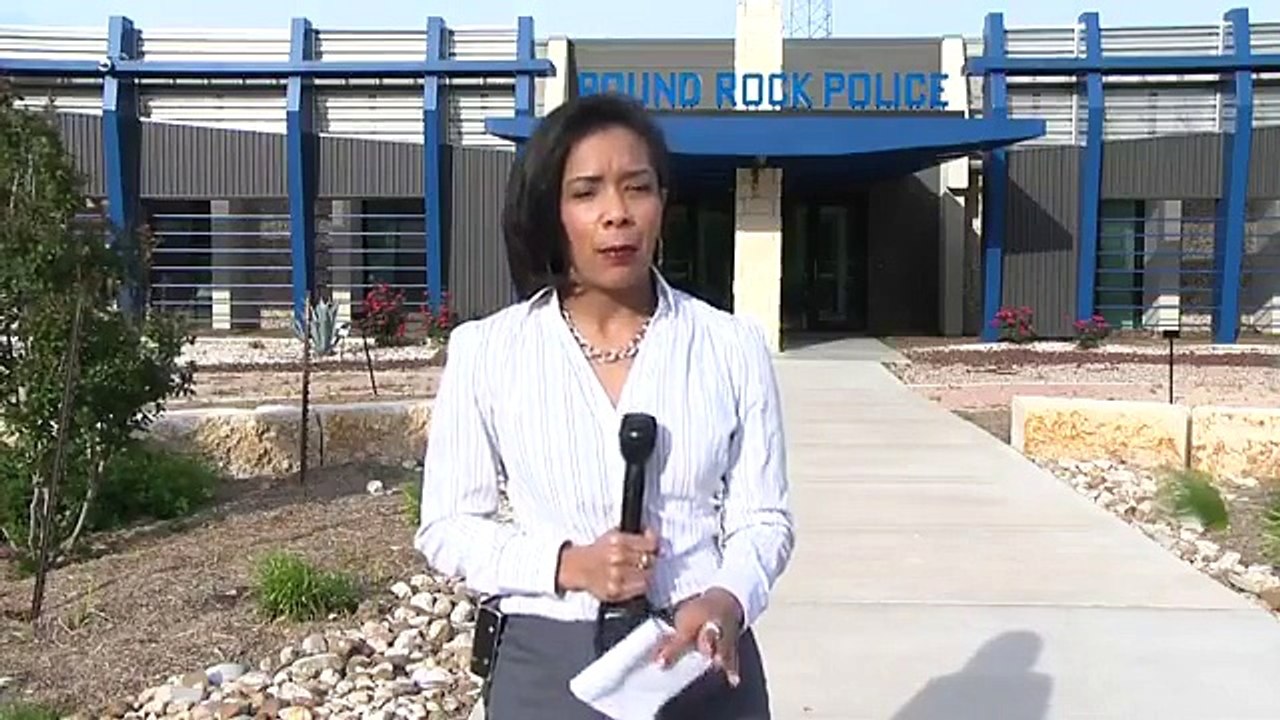 Texas cop knocks drunken suspect unconscious with violent takedown on pavement as daughter