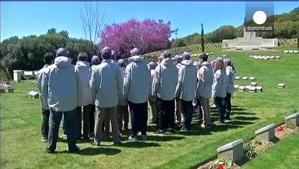 Gedenken an die schlacht von gallipoli: nachfahren der kriegsteilnehmer reichen sich die hand