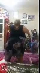 سمينة للغاية!! ياترى هل تستطيع الرقص ببراعة؟ شاهد