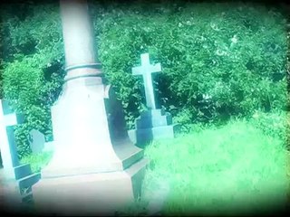 Very Creepy Statue in Graveyard