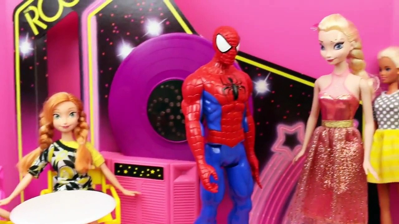 SPIDERMAN KISSES ELSA How Spidey Meets Frozen Elsa Disney Princess Barbie Parody Part 2
