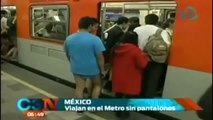 Capitalinos viajan sin ropa en el metro