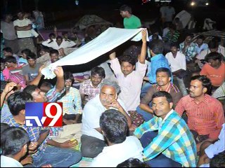 Anantapur Sri KrishnaDevaraya University students Dharna in Chennai Highway