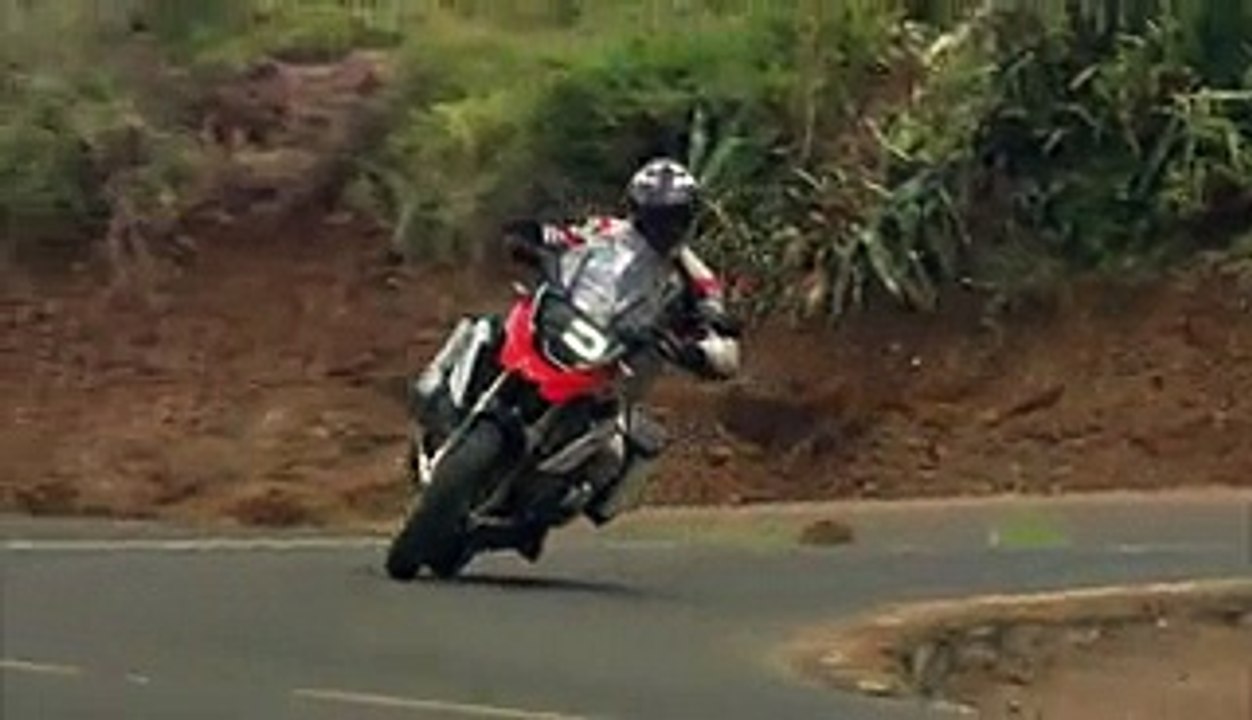 The new BMW R 1200 GS Riding scenes dynamic road - Video Dailymotion