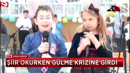 Şiir okurken gülme krizine girdi