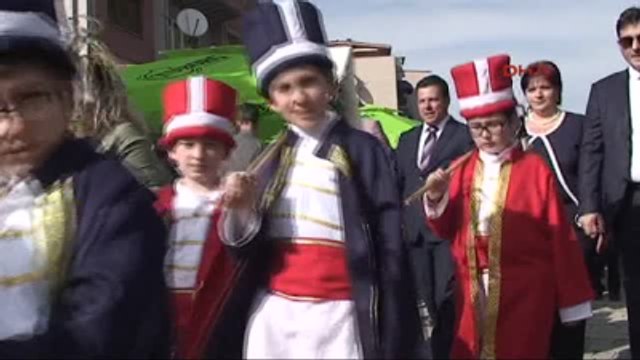 Kosova Türkleri Milli Bayramı?nda İstanbul?dan Gelen İlköğretim Okulu Öğrencileri Mehter Takımı?nın...