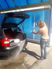 C'est ce qu'on appelle LAVER SA VOITURE!!!!