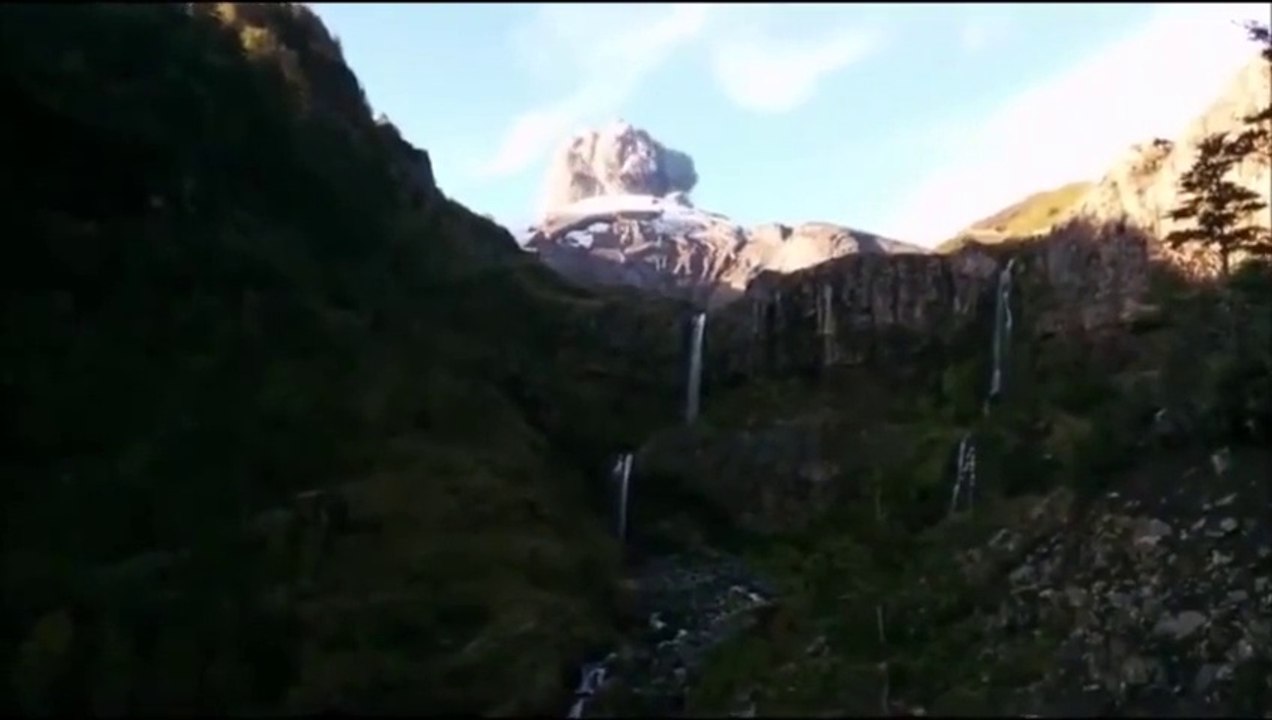 Tourist filmed the Exact moment of the Calbuco volcano eruption in Chile