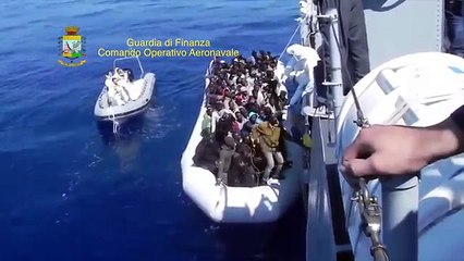 Sicilia - gommone con 220 migrati soccorso a largo della Libia
