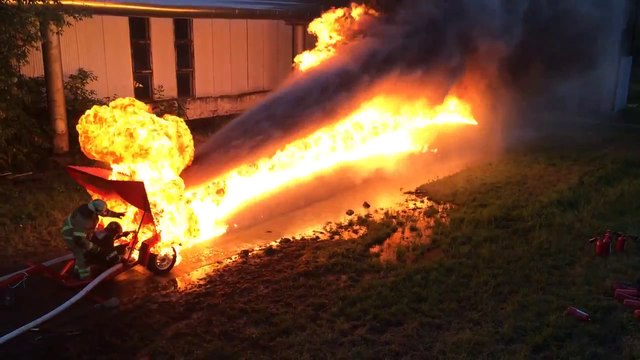 Lance d'incendie vs Lance-flammes