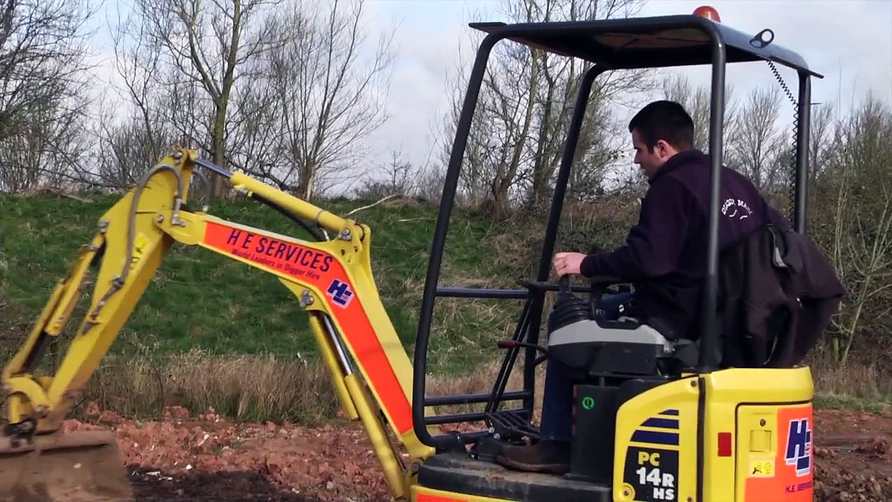 Changing a digger bucket