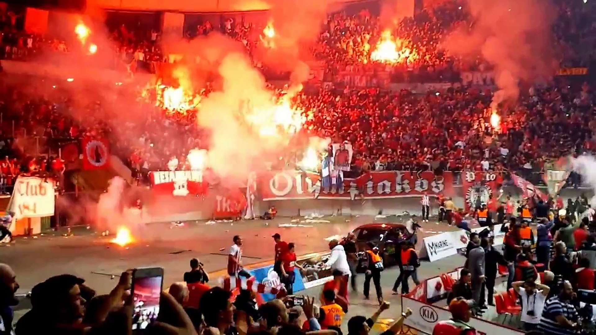 Euroligue : l'ambiance de folie à la fin d'Olympiakos - Barcelone - Vidéo  Dailymotion