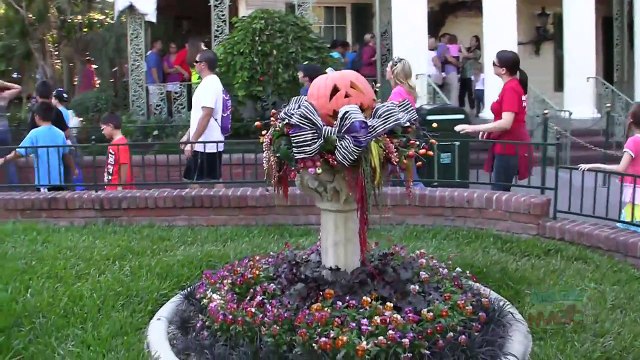 Full ride: Haunted Mansion Holiday 2012 at Disneyland