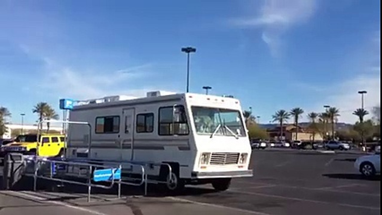 Ce maître va regretter d'avoir laissé son chien seul dans le camping-car