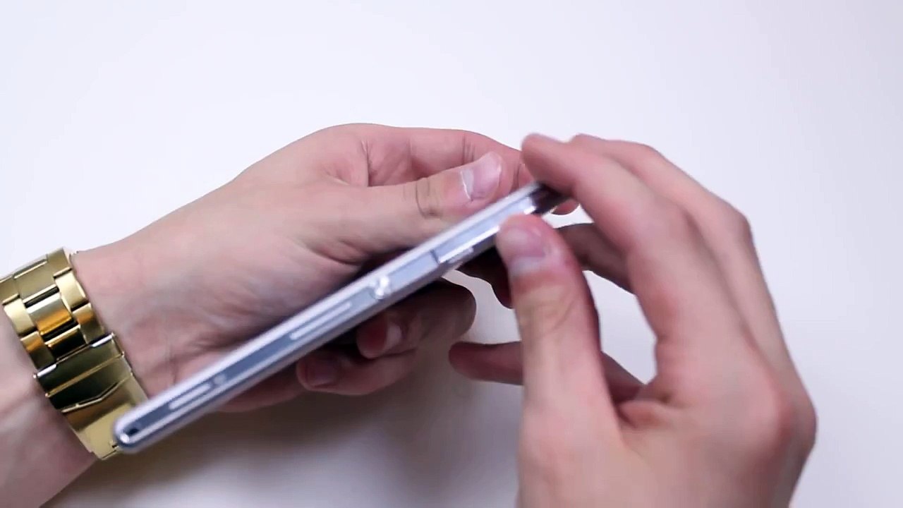 How To Insert & Remove MicroSD Memory Card - Sony Xperia M2