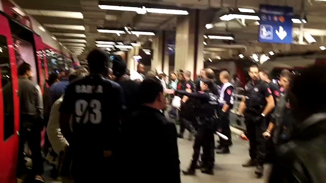 africains contre la police SNCF à Gare du Nord