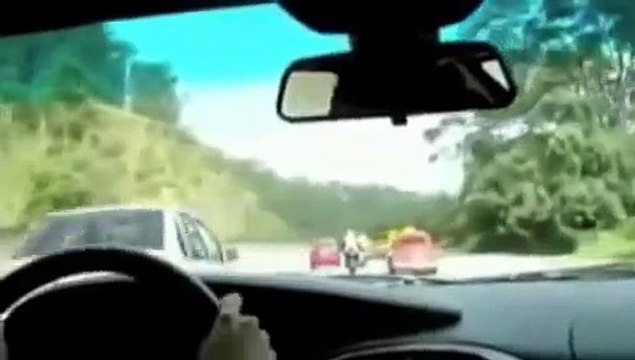 Petite balade en Porsche en mode course avec 2 motos