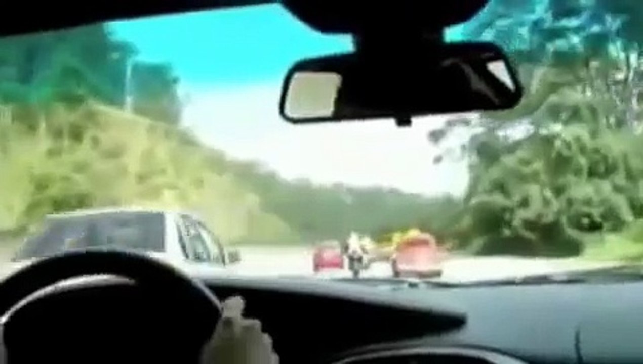 Petite balade en Porsche en mode course avec 2 motos