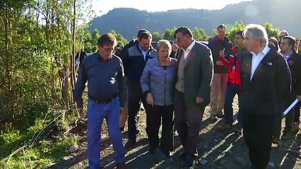 Bachelet visita zona afectada por volcán