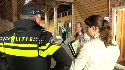 Krakers vertrekken uit NAM-boerderij - RTV Noord