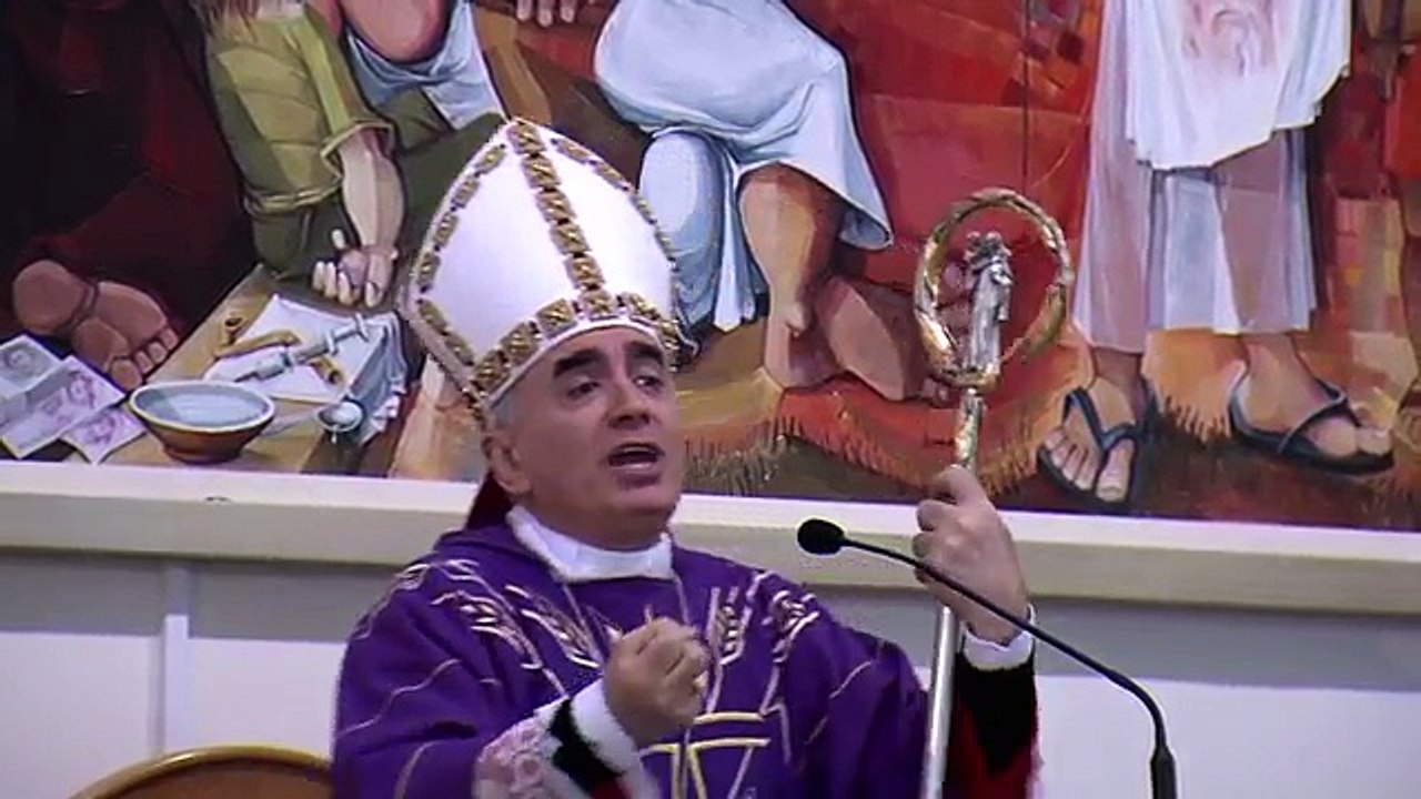 Vescovo canta Noemi e Mengoni