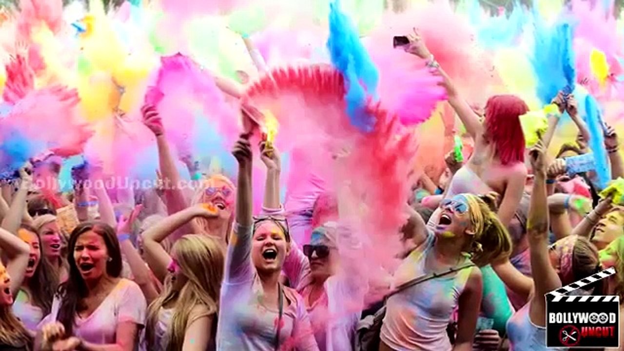 Salman Khan Celebrates HOLI With His Family    07th Mar 2015 HD
