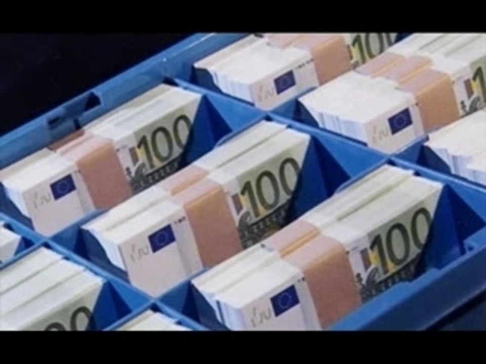 Sourate 104 ♥ Coran Lu en Français ♥ Marie Kettani ♥  مــاري الـكـتـانــي