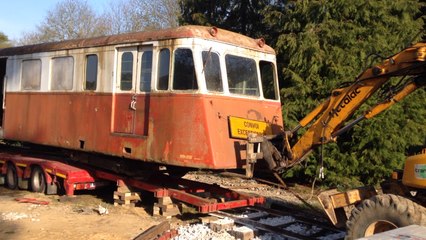 Un autorail arrive à Bon-Repos