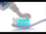 Comment se détartrer les dents sans passer par la case dentiste?