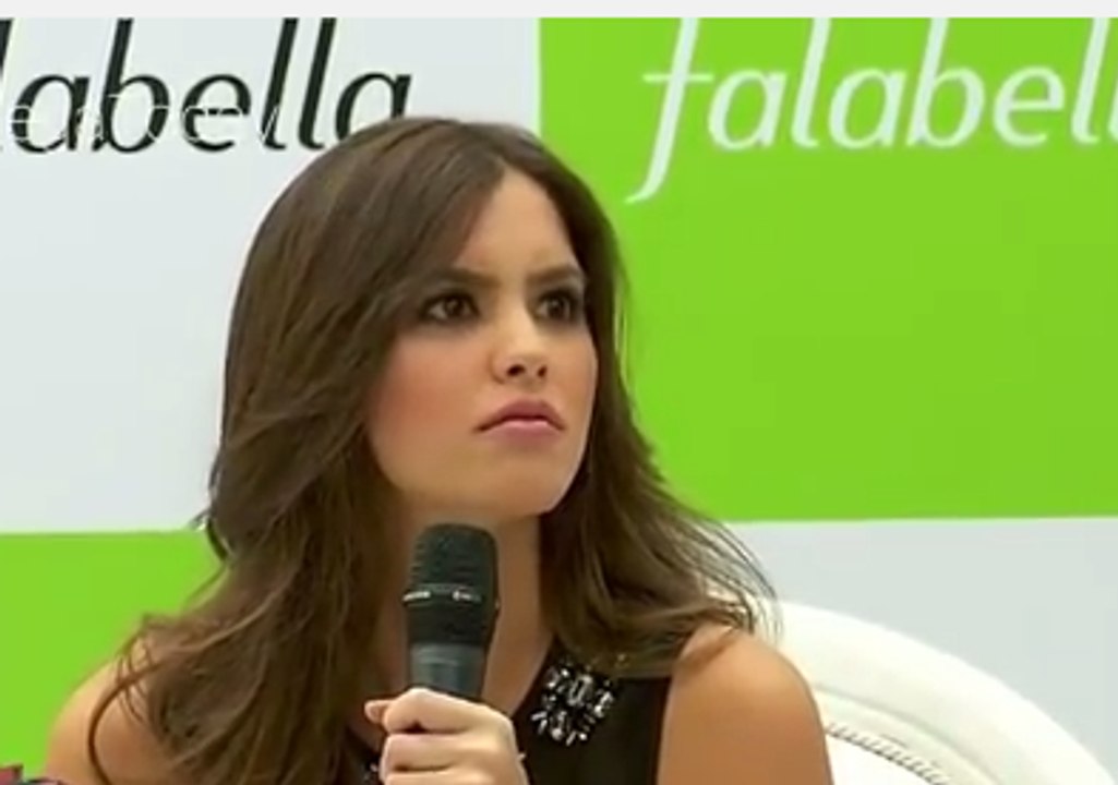 La Miss Universo Paulina Vega olvida lo que iba a decir en pleno discurso