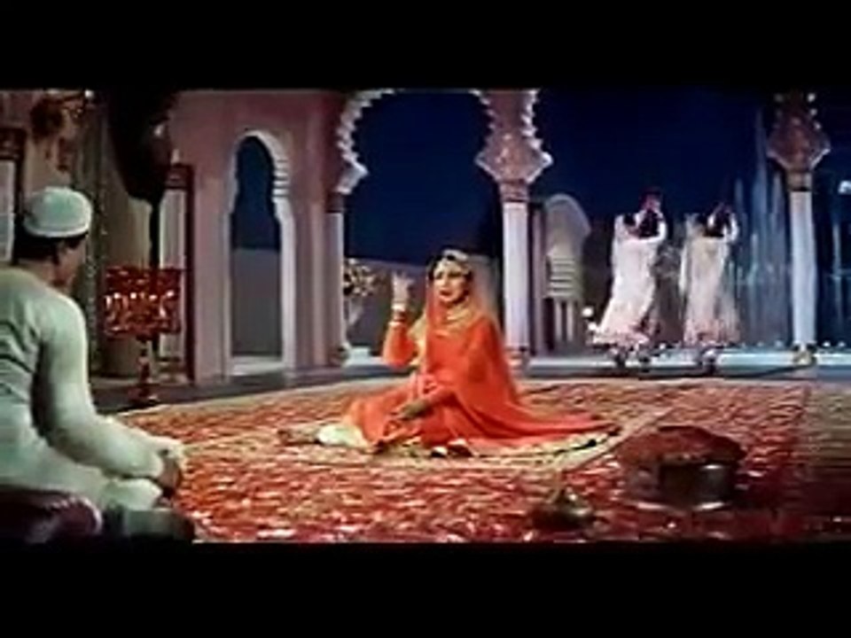 chalte chalte songs-yunhi koi mil-yunhi koi mil gaya tha chalte chalte-yunhi koi mil gaya tha sare rah chalte chalte-LATA MANGESHKAR - Chalte Chalte Yunhi Koi Mil Gaya Tha - PAKEEZA-Chalte Chalte Yun hi Koi - Pakiza