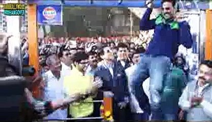 Comedy Nights With Kapil   Akshay Kumar Promotes Gabbar is Back   26th April 2015 Episode.3gp