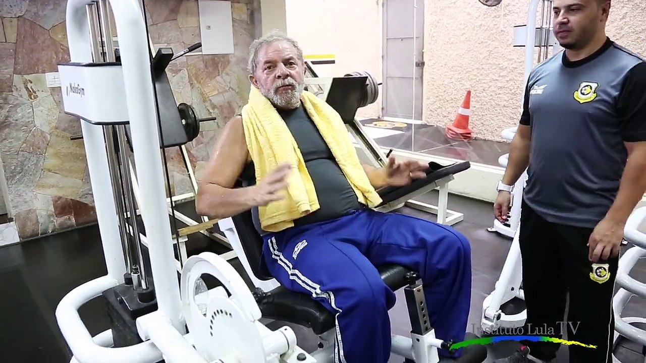 Ex-presidente Lula grava vídeo se exercitando