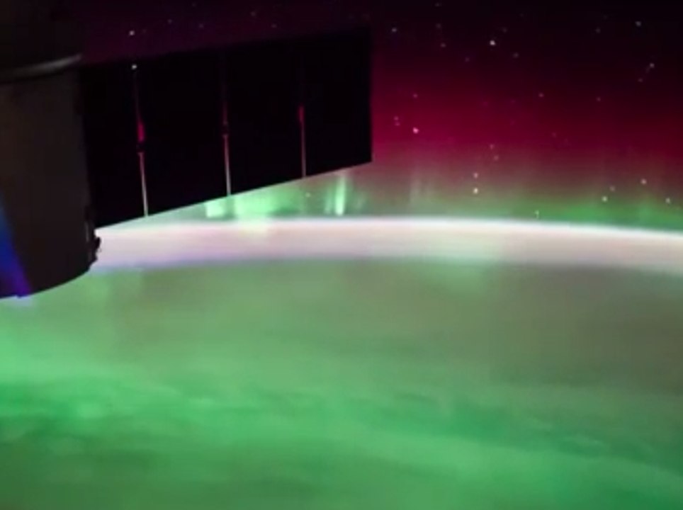 Espectacular aurora boreal vista desde el espacio