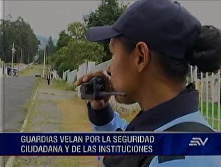 Mujeres desafían al hampa como guardias de seguridad