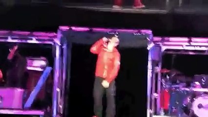 justin bieber speaking in tounges live /dougie /jerk