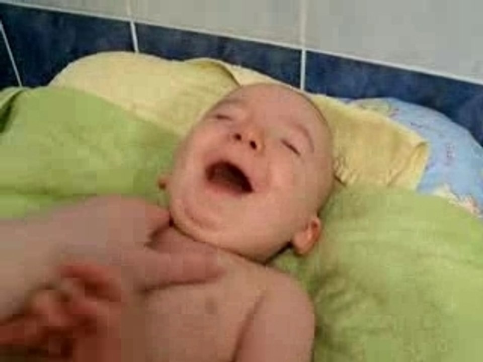 je ris ris ris avant le bain !