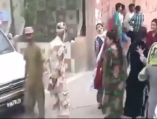 MQM Dont Know How To Give Respect To Rangers - MQM Lady Voters Teasing MQM Very Badly - MUST WATCH