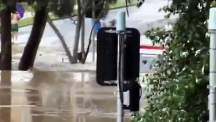 Ankara Melih Gökçek'e Önerimiz -2.5 Metre suda giden itfaiye kamyonu