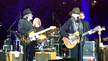 Willie Nelson and Merle Haggard play 