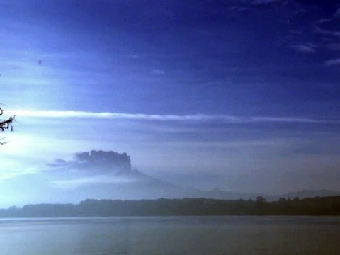 Le volcan chilien Calbuco fume encore, les cendres atteignent les pays voisins (2)