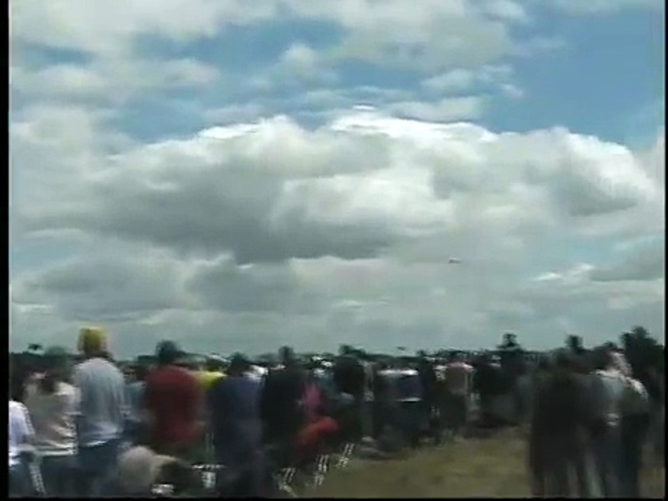 US Airforce ThunderBirds Sneak pass