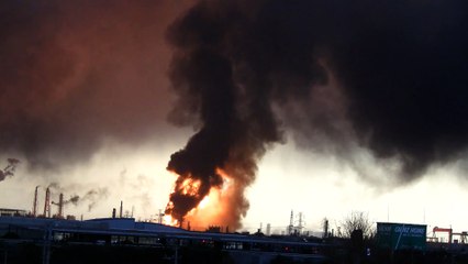 EARTHQUAKE 市原コスモ石油ガスタンク大爆発１回目