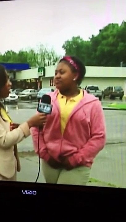 Interviewée en direct, elle se pisse dessus